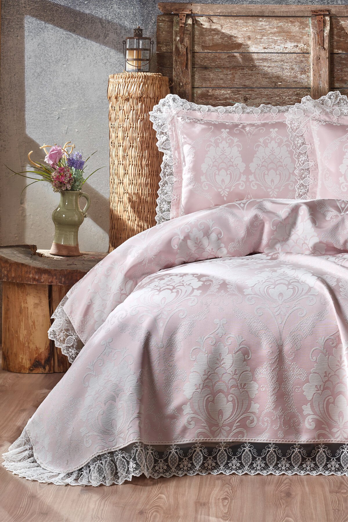 Begonya Dantelli Çift Kişilik Yatak Örtüsü 240x260cm Pembe