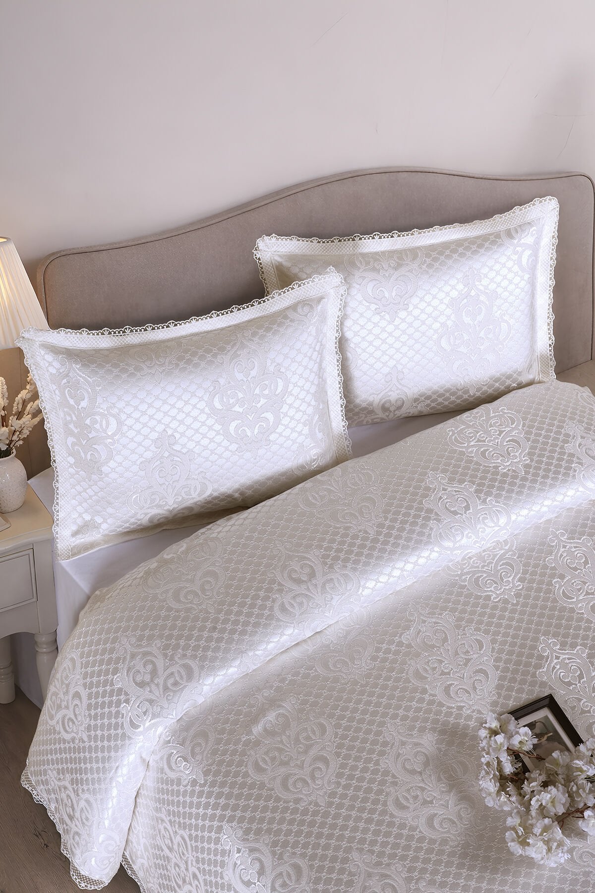 Loretta Jakarlı Fransız Güpürlü Modern Çift Kişilik Yatak Örtüsü Takımı 240x250cm