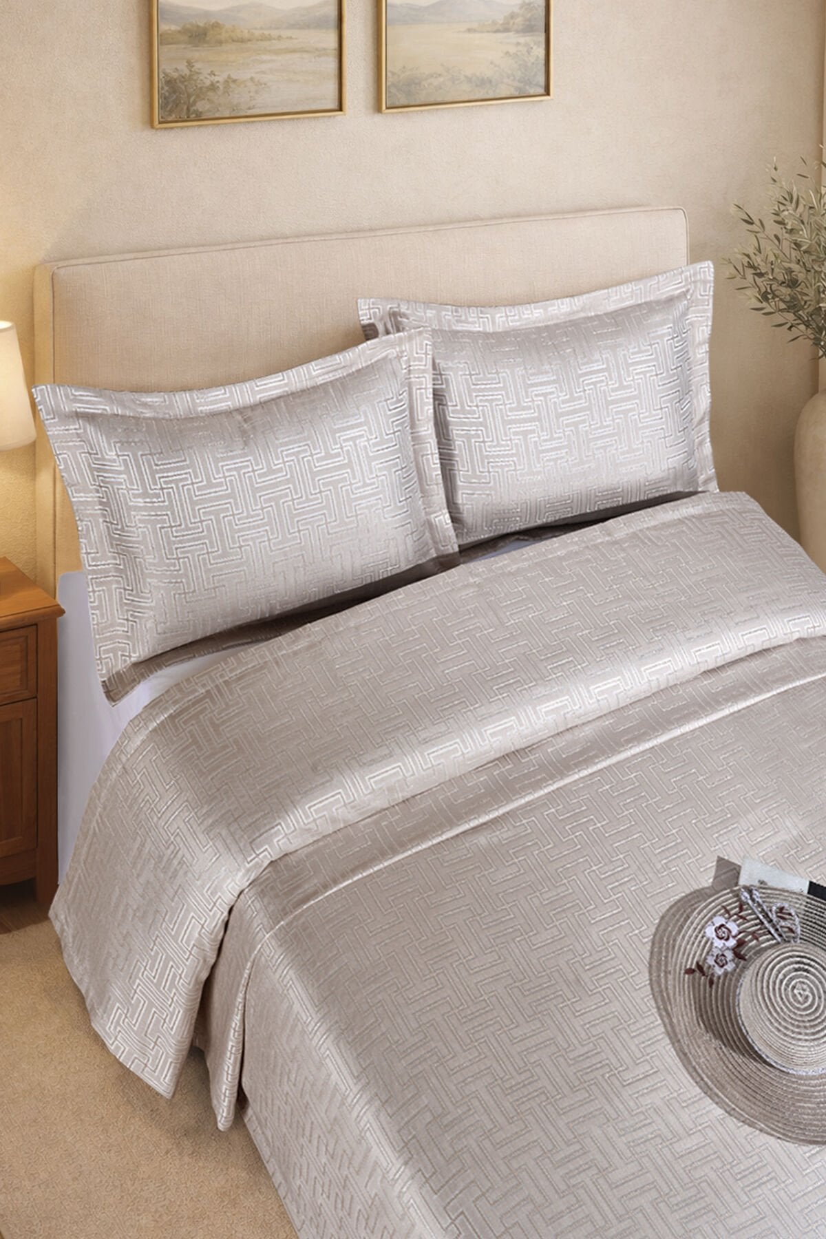 Hermira Jakarlı Çift Kişilik Modern Yatak Örtüsü Takımı 3 Parça 240x250cm