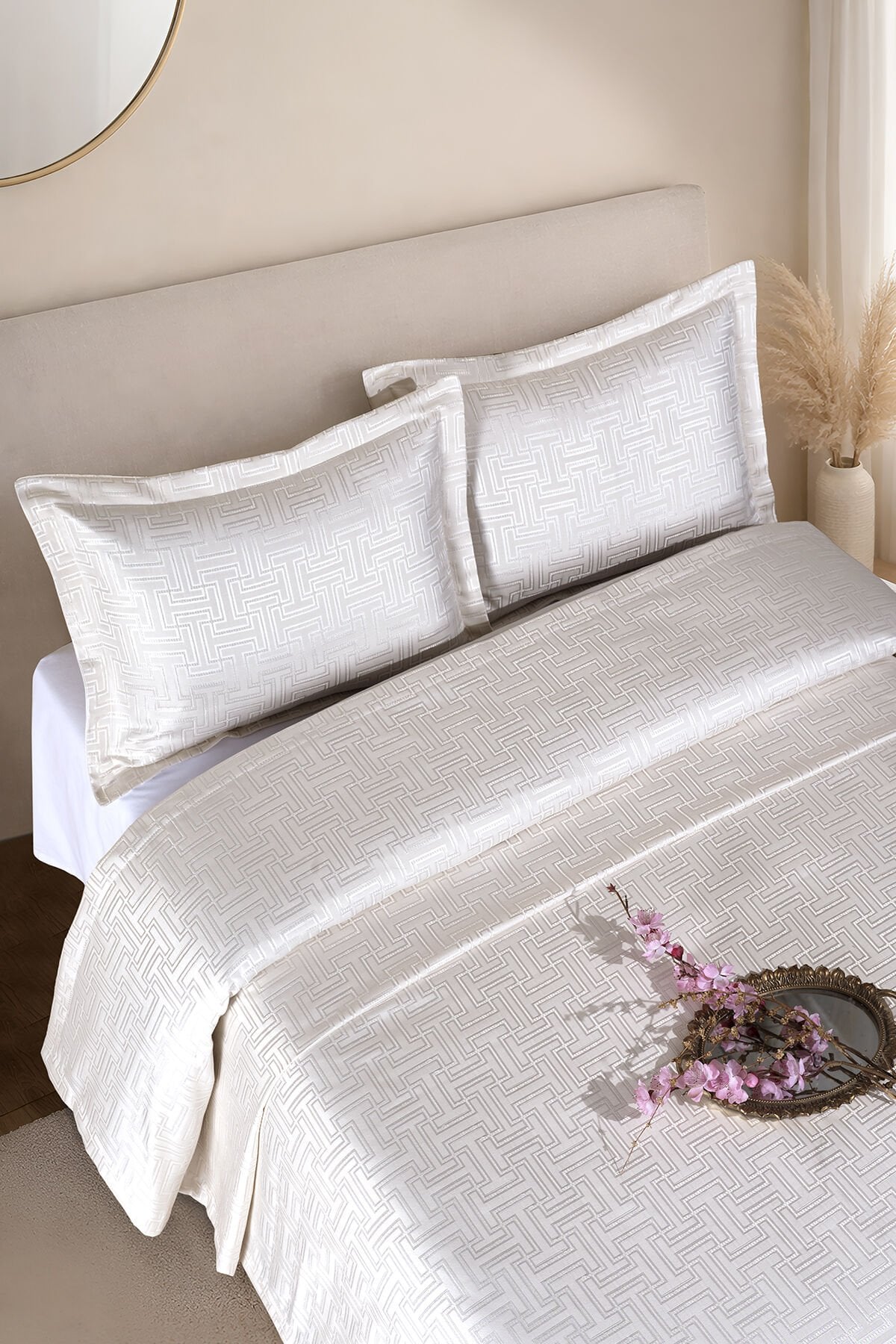 Hermira Jakarlı Çift Kişilik Modern Yatak Örtüsü Takımı 3 Parça 240x250cm Krem